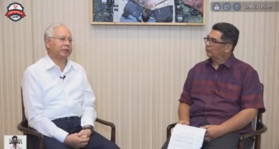 前首相拿督斯里纳吉(左)。