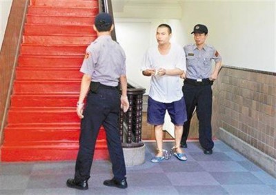 陈昱安趁看守所管理员不在意时,于所中上吊身亡。