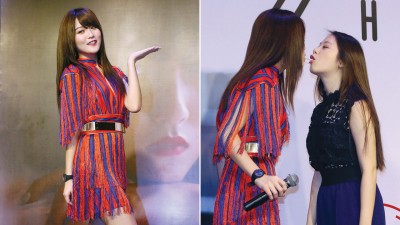 大马网红韩晓嗳转战当歌手。韩晓嗳在粉丝福利环节，不论跟男女粉丝都放胆玩。