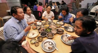 齐奥纳一家每天吃100公斤大米。