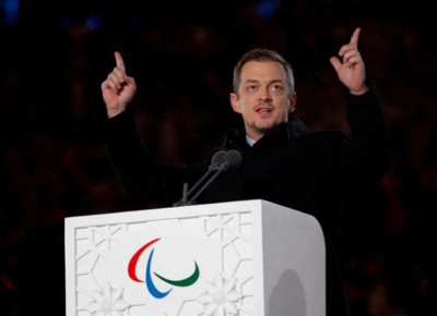 帕森说,当东道国因为政治因素将特定国家的运动员排除在外时,我们别无选择,只能寻找新的主办国。