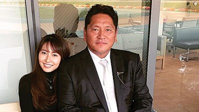 榎本加奈子曾是90年代人气偶像，和佐佐木主浩结婚多年，目前夫妻俩开心当马主吸金。