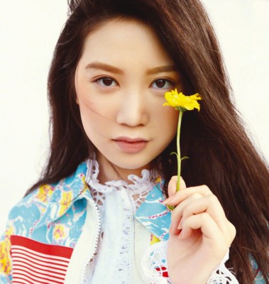 甄子丹女儿遗传好基因，越大越漂亮。