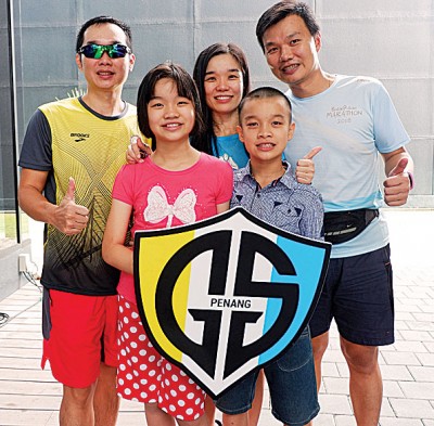 蔡春水（后排左起）、蔡淑清、李炳铨、李凯欣（前排左起）及李凯彬一同参与这项活动。