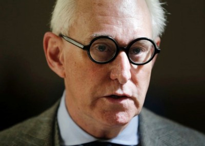 斯通（图）遭联邦调查局执法人员上门拘捕。