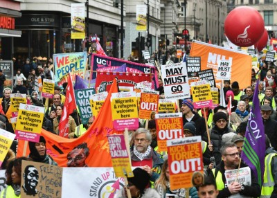 伦敦的黄背心示威,主要反对紧缩政策和要求尽快大选。(法新社照片)