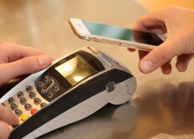 近年多了手机付款方式。