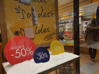 商户生意一落千丈。