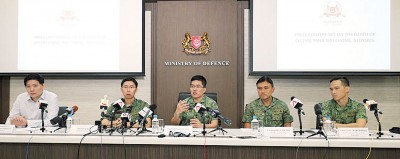 三军总长王赐吉中将(中)亲自召开记者会，交代初步调查结果。左起为国防部人力司司长李忠伟、陆军总长吴仕豪少将、王赐吉、作战后勤支援指挥部司令陈君有上校、陆军军医长卢宏一上校。