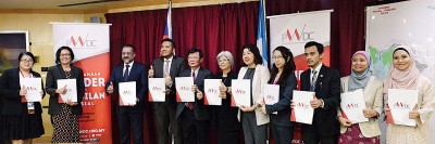 槟州政府宣布实行性别包容政策记者会,左3起佳日星、阿菲夫、曹观友、章瑛。