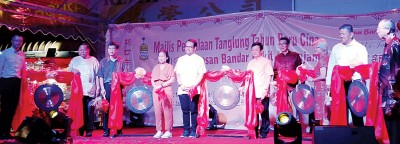鸣锣嘉宾左起李凯伦、庄佛和、鲁世巍、王丽丽、沈志强、曹观友、王国山、章瑛、彭荣钦、许廷炎。