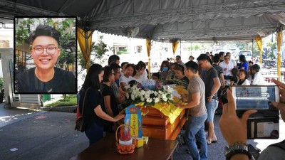 匀鉼家属在瞻仰遗容时,不断口述及回忆起匀鉼(小图)生前点点滴滴的美好。