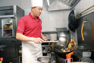 承袭家传4代的美味，老板吴汉如多年的精湛厨艺是为我们呈现传统潮菜的故事。