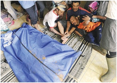 苏加武眉市居民得悉亲友不幸离世，表现悲伤。