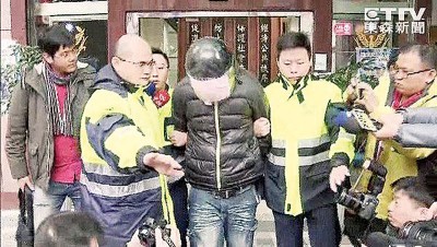 苏男偷看蔡女手机，发现她与酒客暧昧讯息，愤而动粗施暴，失手将其勒毙。