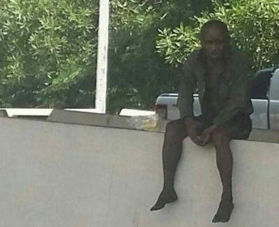 他被女儿当流浪狗丢路边，一等就是10年。