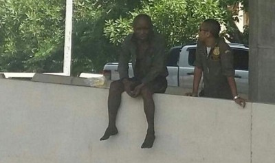 老翁始终坚信，女儿只是去办事，一定会带他回家。