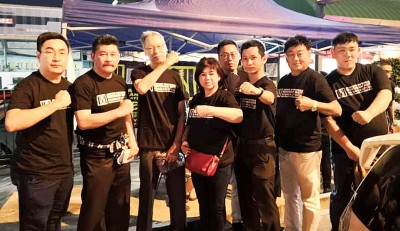 左2前进党主席拿督黄家业也率领部分该党党员前来支持。