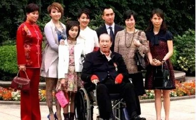 各房太太先后为何鸿燊生下17个子女。