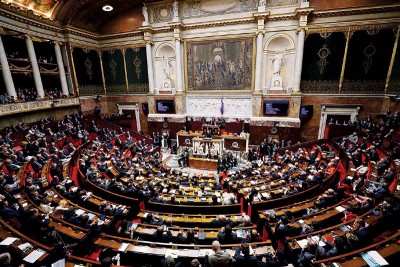 法国国会通过采纳一项紧急特别法案，应对英国在没协议下脱欧。