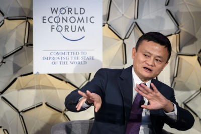 马云表示，年轻人马上就接受了手机支付，是因为他们穷。