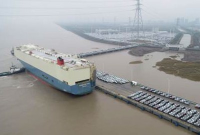 宁波舟山港是全球首个年货物吞吐量超“10亿吨”的大港。