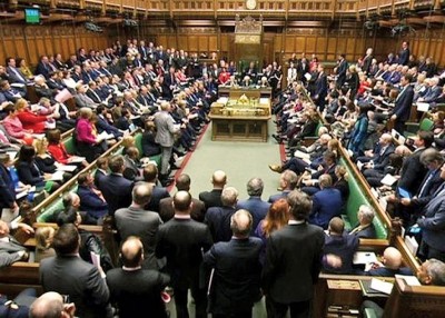 英国国会通过《财政法案》修正案，阻止英国硬脱欧。