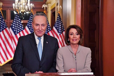 舒默（左）及佩洛西（右）批评特朗普的演说。（法新社照片）