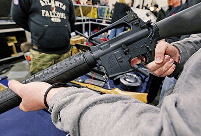 民主党不满现行法例对枪管过于宽松。