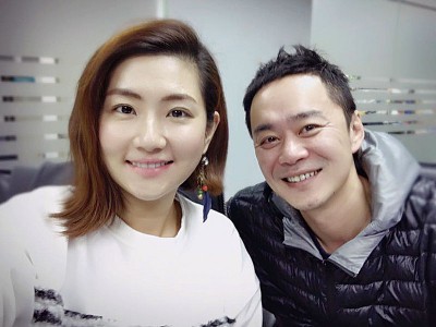 张承中虽与Selina离婚，但双方感情一如家人，此次她离开华研自主，张承中居中协调后续合作。