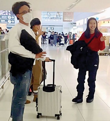 陈奕迅（左起）与老婆徐濠萦、女儿陈康堤到日本度假。