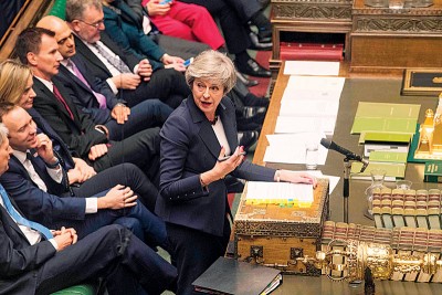 英国下议院周二将表决脱欧协议，图为特丽莎梅近期在议会发言。（法新社照片）
