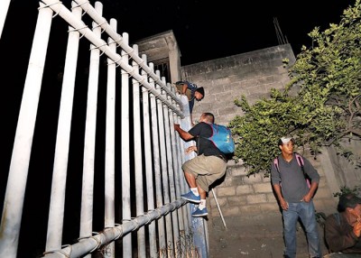 难民继续北上，经墨西哥前往美国。