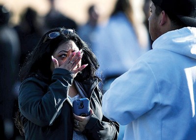 一名母亲得悉可与事发时在商场内的儿子重聚后喜极而泣。