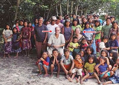 坎贝尔夫妇（箭头示）皆为传教士。