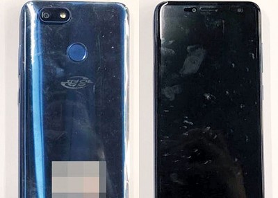 据报是朝鲜最新型号的智能电话“平壤2423”外貌。