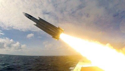 台湾首度公开沱江舰发射雄风三型反舰导弹画面。