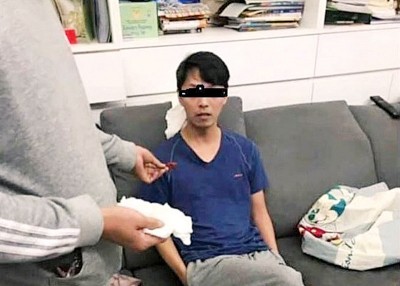 网传影片指林男在医院被请吃辣椒，他拒绝后遭掌掴。