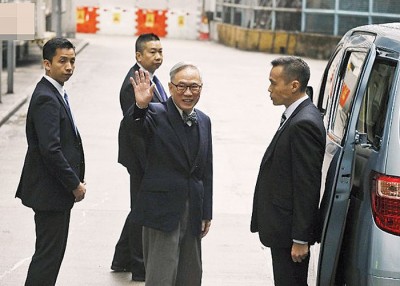 曾荫权（中）上诉至终审法院，希望能推翻定罪。