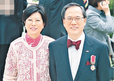 曾荫权（右）的大紫荆勋章未知会否被褫夺。