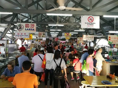 小依淡菜市小贩熟食中心,近些年每逢过年,各种小食及饮料都无涨价,啊无偷工减料,得顾客口碑载道。