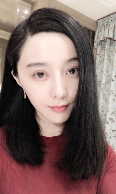 范冰冰的逃税丑闻逐渐平息，她发文向粉丝拜年。