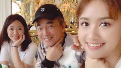 吴宗宪罕见地在脸书分享父女3人的合照，让二女儿Vivian终于曝光。