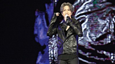 “段子手”薛之谦来马开唱，除了带来好歌，还化身“综艺咖”大抛笑弹，他还全程狂秀让大家忍不住想笑的英文。
