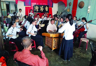 香茅湾文化艺术中心也成立南乡华乐团。