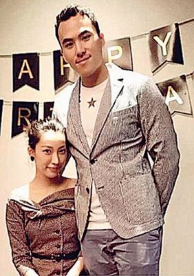 何猷启自爆去年已与女友GiGi注册结婚。