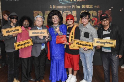电影《猛加拉杀手2.0》监制与演员们在新闻发布会后开心合影，左起为赛夫、拿督大卫阿鲁木甘、阿尔发、发财宝、黄明志、监制张捷惟以及沙士。