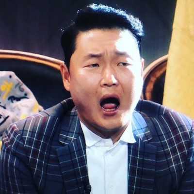 PSY。