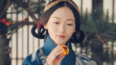 《皓镧传》大结局中嫪毐之乱被平定，太后皓镧收下被贬的吕不韦所送礼物就消失了。