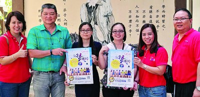 双溪大年新民独中辅导主任陈诗雯与辅导助理蔡传莹鼓励学生们前往光华教育展。